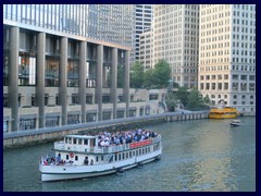 Chicago Riverwalk 011 - base of Trump Tower